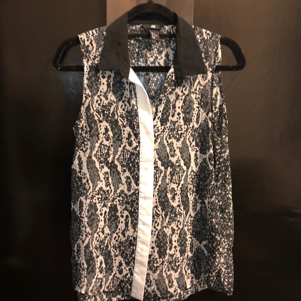 H&M muscle tee blouse